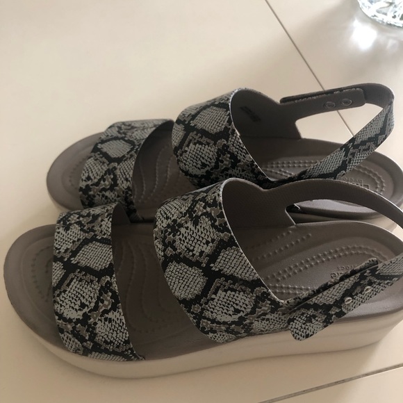 CROCS Shoes - Crocs brand platform sandles, pre-loved, super cute, size 9.